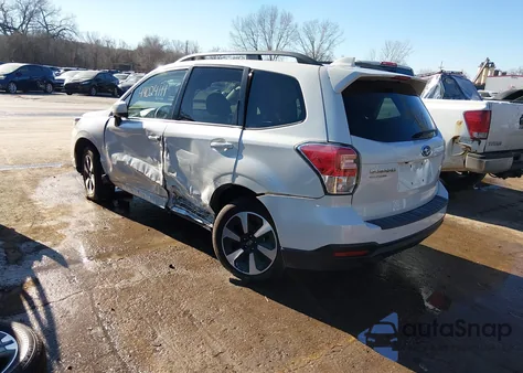 2017 Subaru Forester z USA, uszkodzony, nr VIN 1F2SJAEC8HH477854